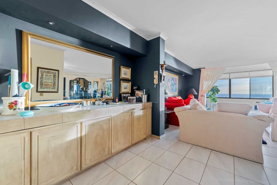 3 Bedroom Property for Sale in Sea Point Western Cape